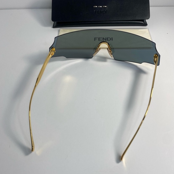FENDI Rose Gold Shield Sunglasses
FF 0440/S 0000 99 - Picture 10 of 16